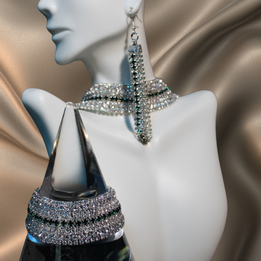 Emerald Cascade Elegance Set Product Backdrop 2